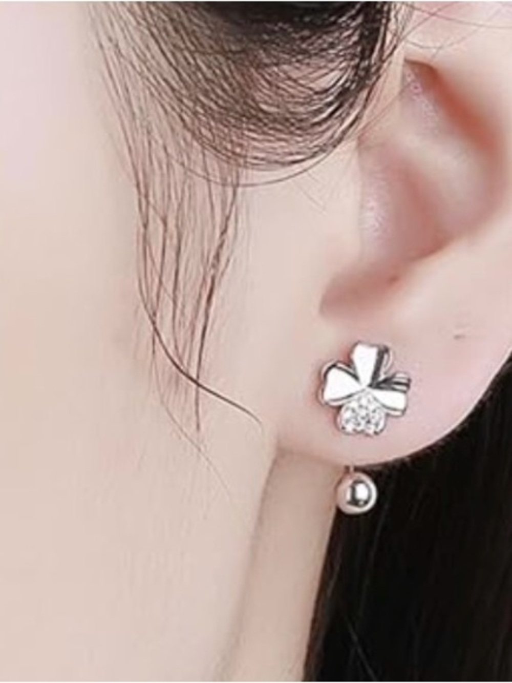 🍀Silver-Tone Four Leaf Clover Screw Back Stud Earrings/NIP🍀